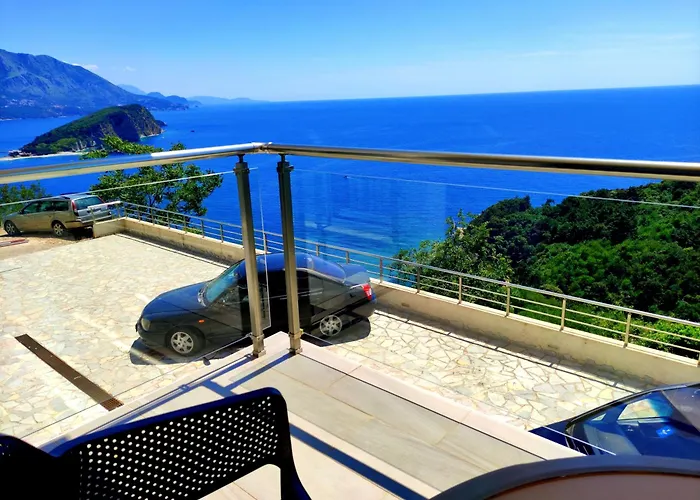 Hillside Apartment With Infinity Pool And Sea View