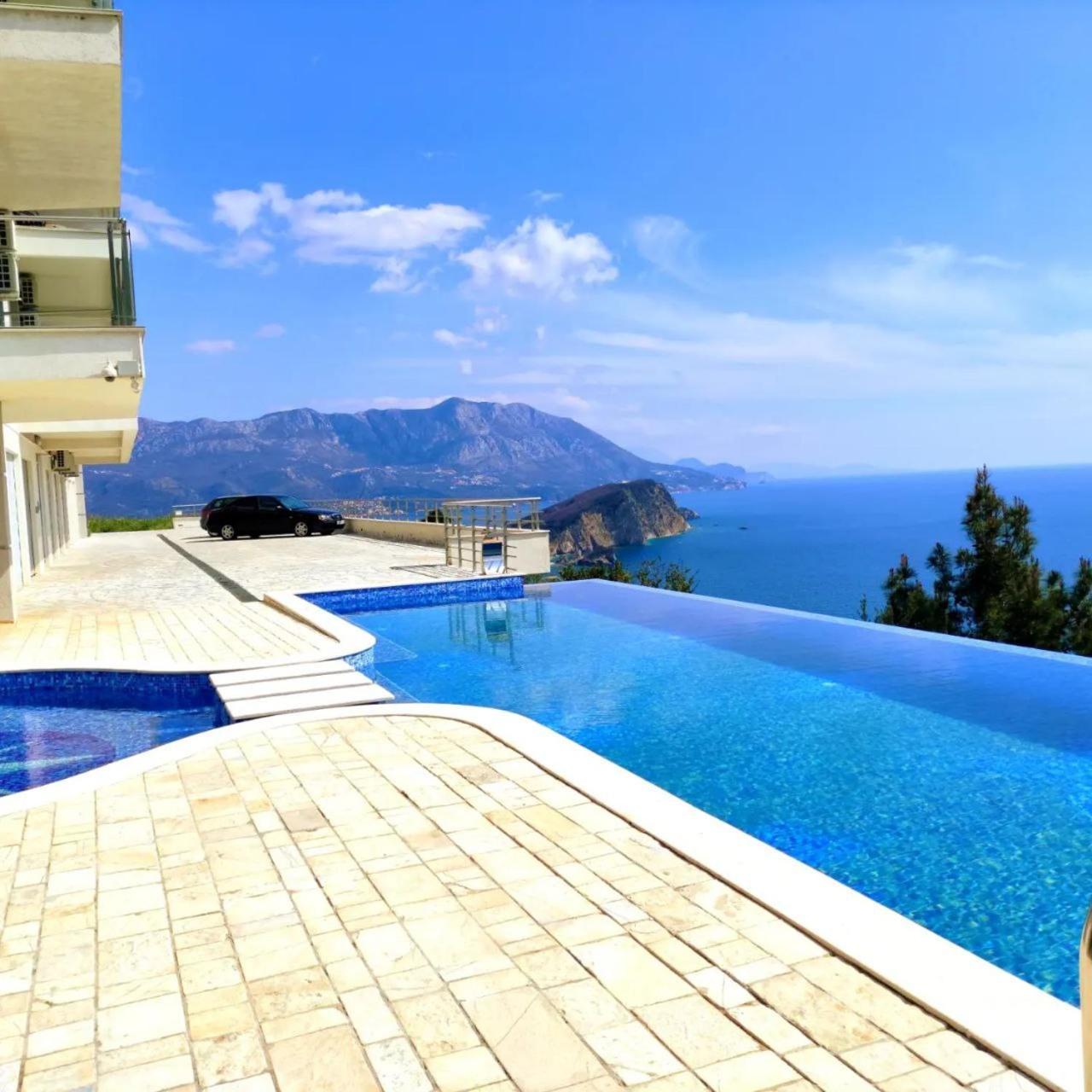 Апартаменты Hillside With Infinity Pool And Sea View