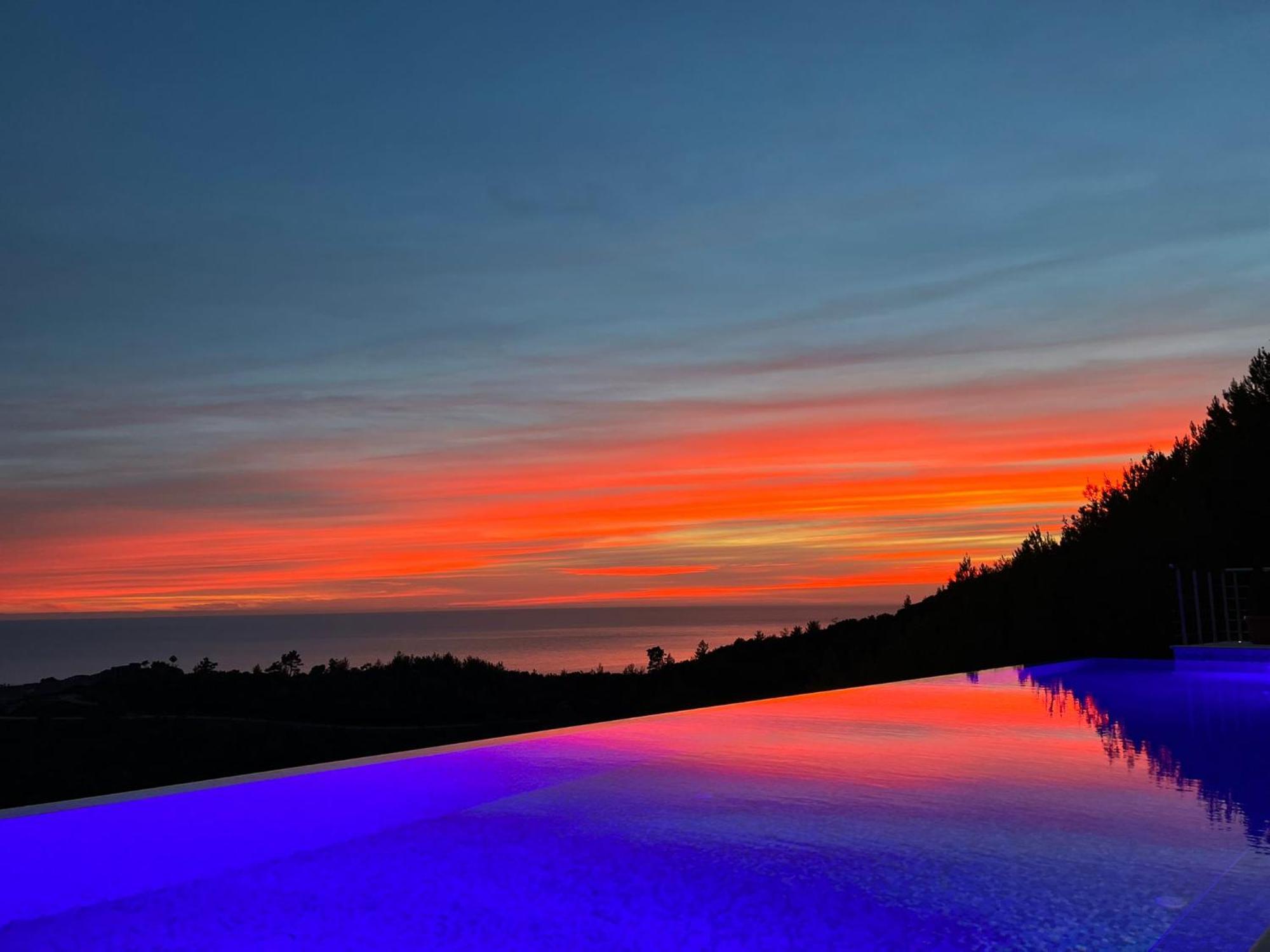 Апартаменты Hillside With Infinity Pool And Sea View